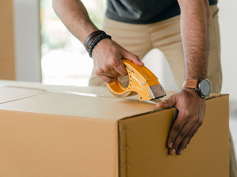 Person closing a moving box.