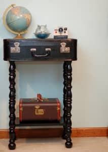 upcycle-suitcase-end-table