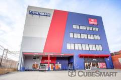 Cubesmart at 33-24 Woodside Ave Long Island City new york